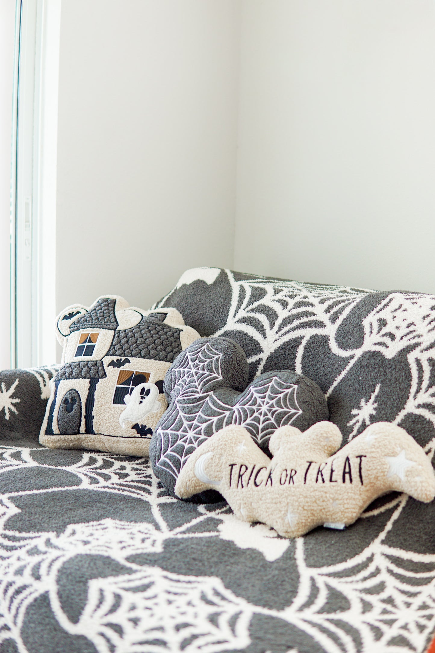 Spider Web Mouse Halloween Throw Blanket
