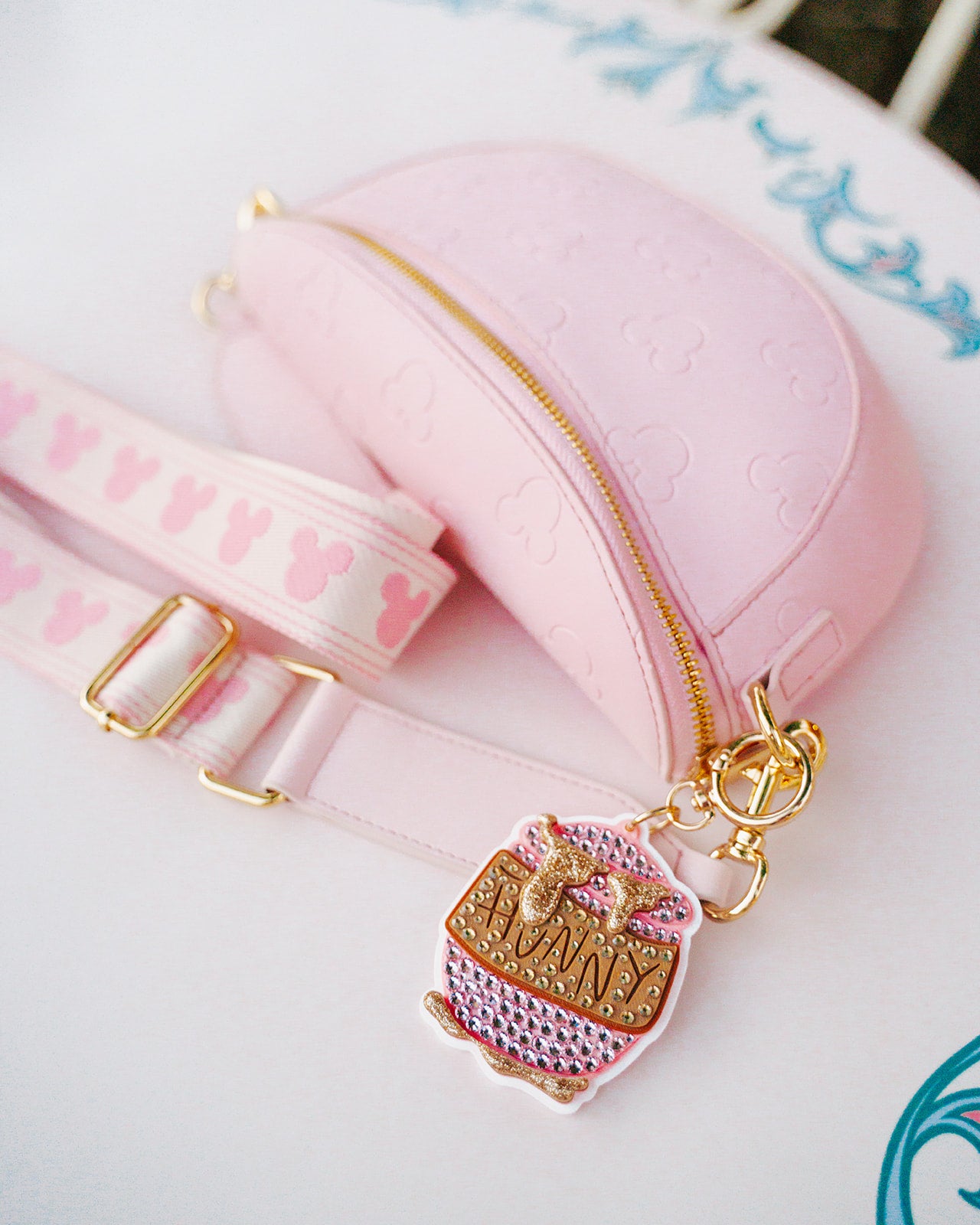 A+L Crystal Hunny Pot Charm