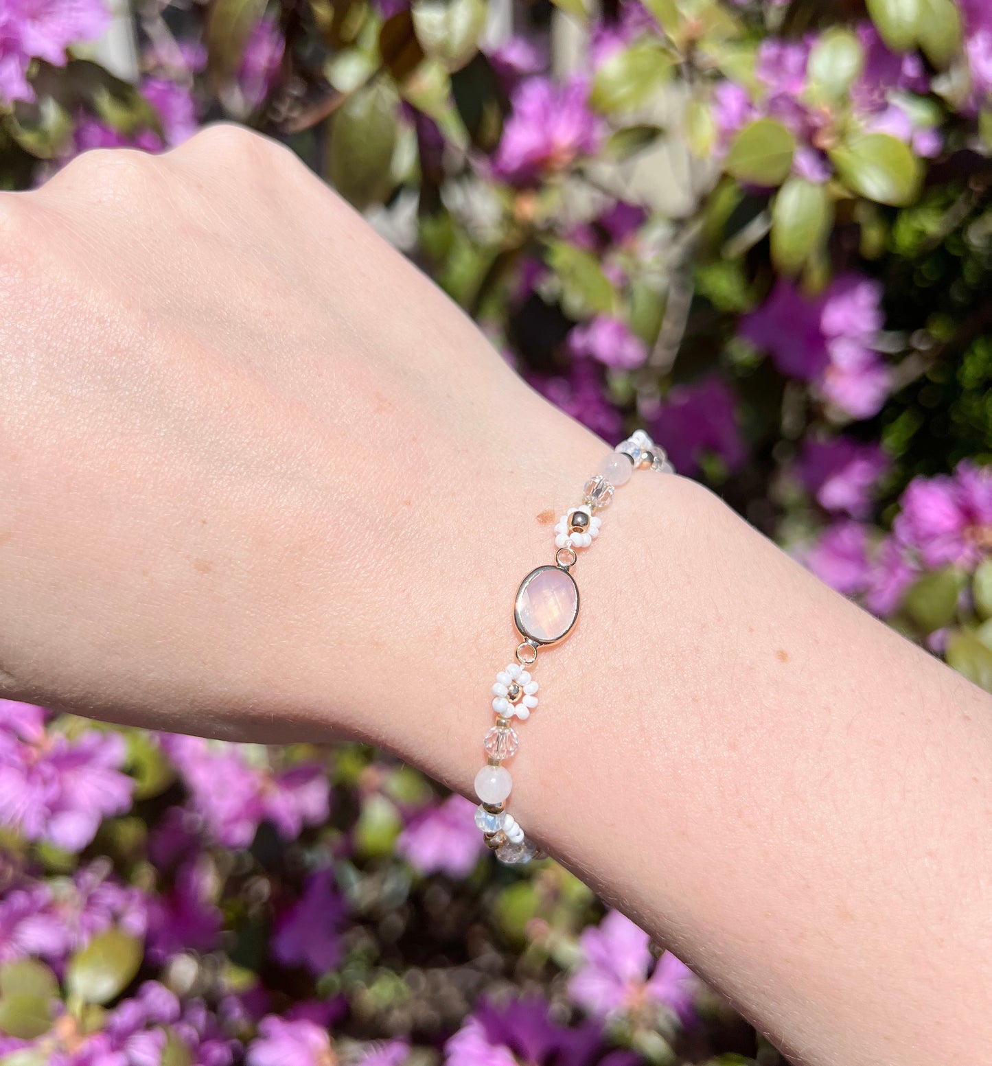 White Daisy Beaded Bracelet